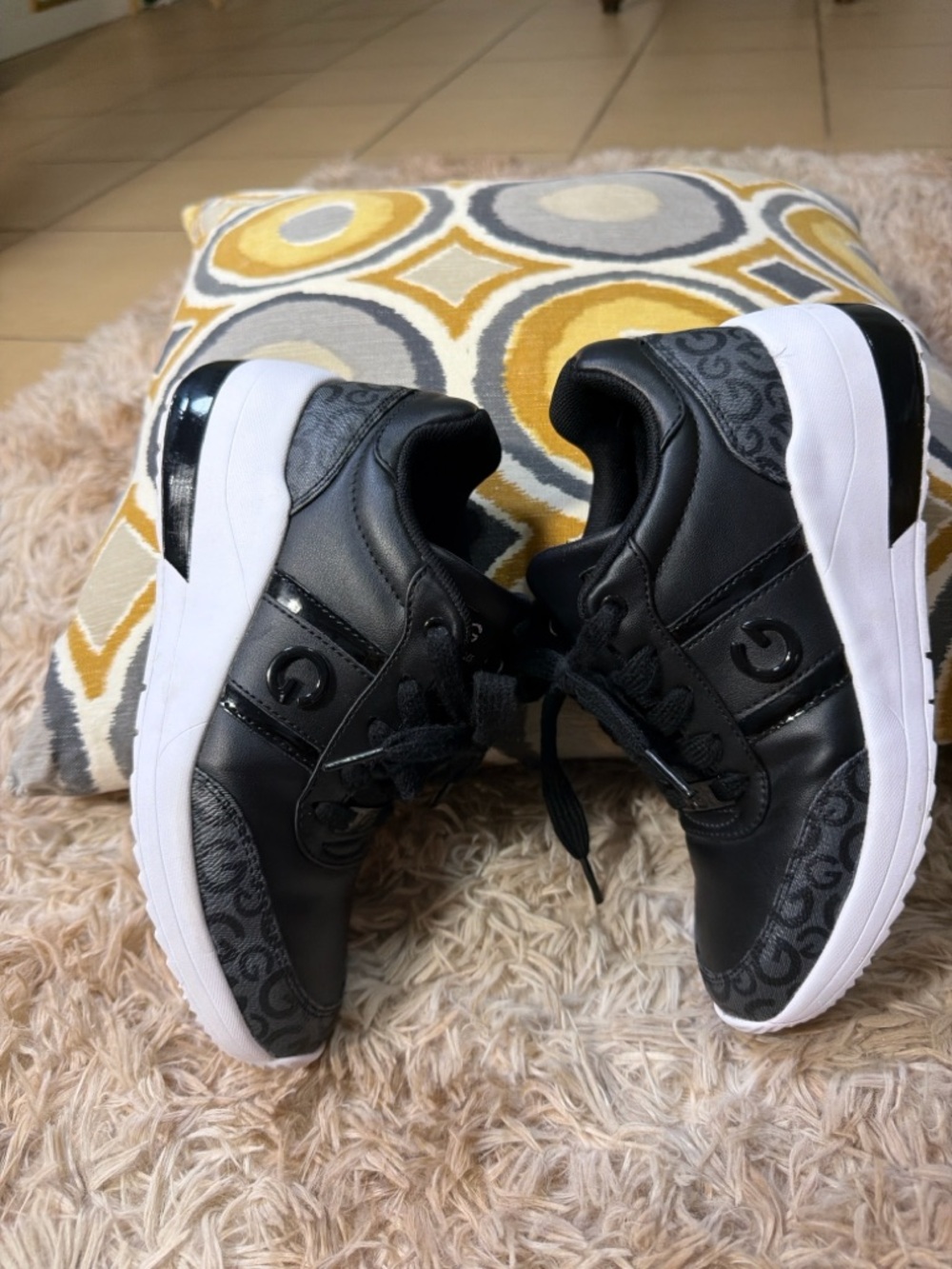 GBG Los Angeles Black Sneakers Size 6M Stylish Casual Shoes